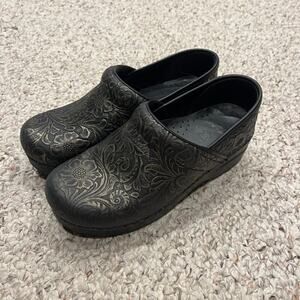 Dansko Clogs Antique Tooled Sz EU 37 US 7 Black Gold Professional Comfort Work